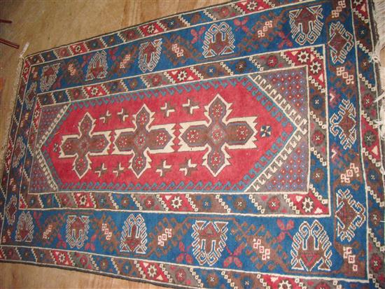 Blue & red rug(-)